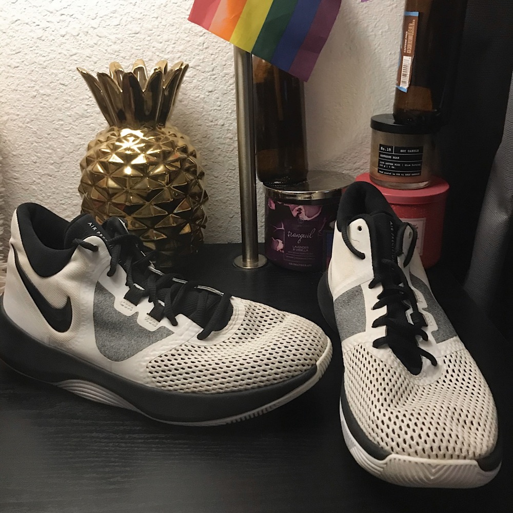 Nike Air Precision II Athletic Sneakers White Black and Gray Size 7.5 US